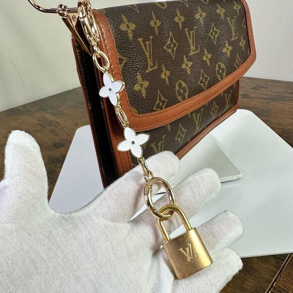 Louis Vuitton Vintage Monogram Pochette Dame Clutch Bag - Picture 11 of 16